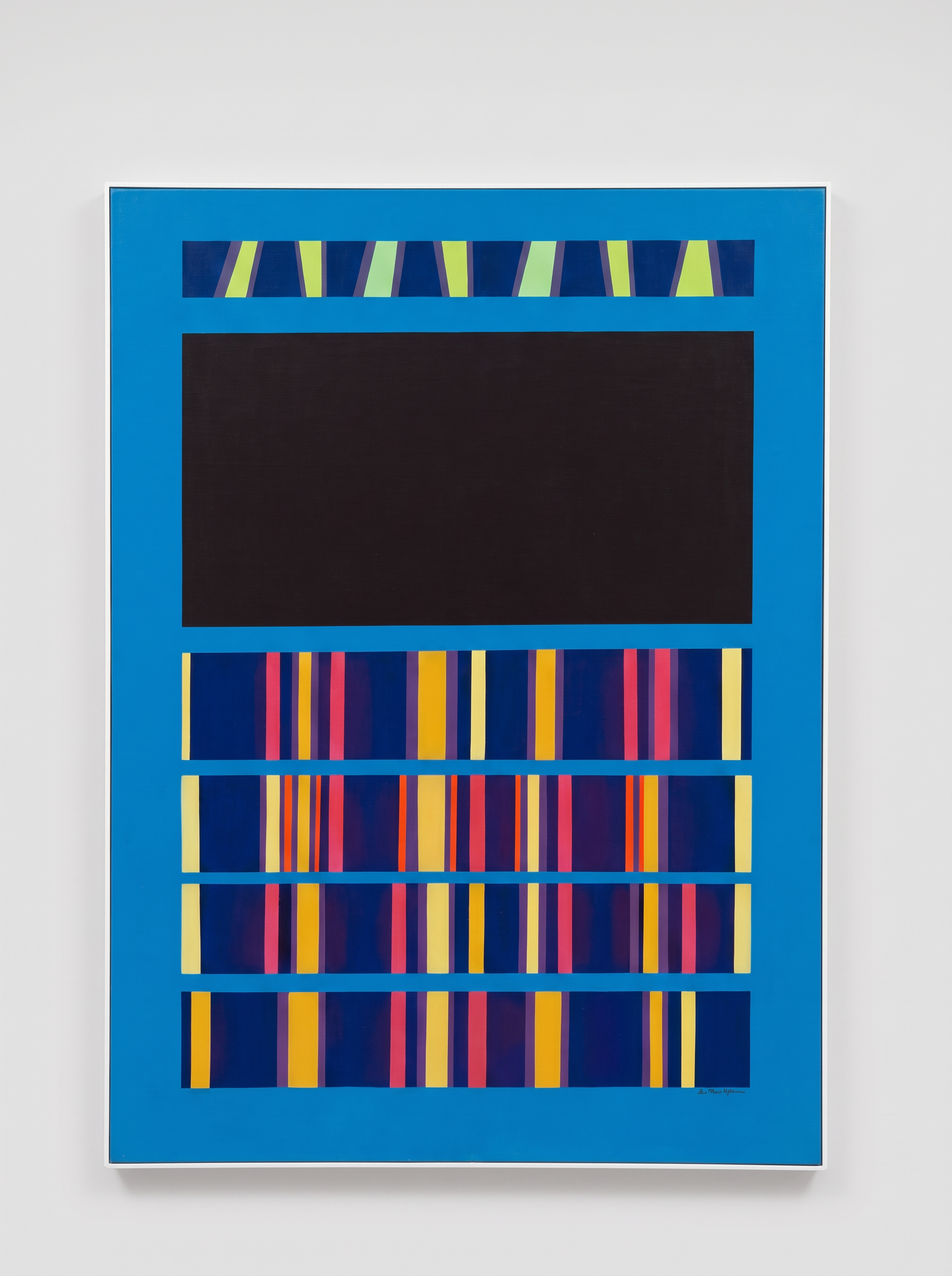 Composición geométrica de Omar Carreño en azul intenso con bandas verticales amarillas, rosas y violetas